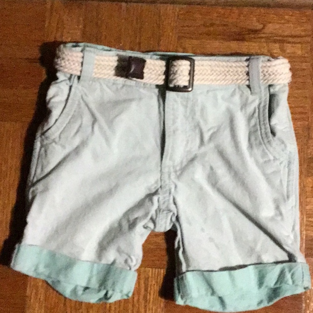 Oshkosh genuine kids size 4T sea foam, green shorts with belt